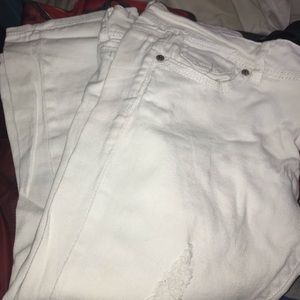 Rue 21 white Jean capris.